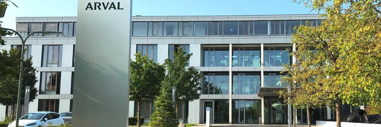 Haupteingang von Arval Deutschland Bürogebäude mit Haupteingang von Arval Deutschland in Oberhaching